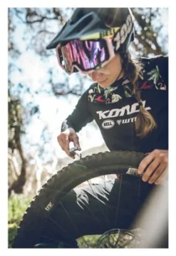 Kit Sin Cámara Lezyne Classic + 5 Tapones Para Neumáticos -Mundo Bicicletas 15996355f105881124972.44460644